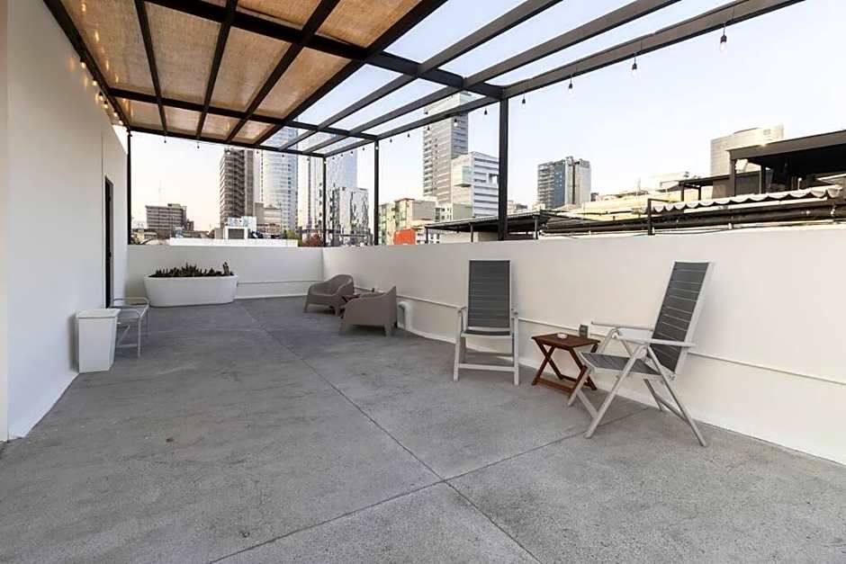 L203 New studio apt 1Bdrm 1bath AC Rooftop