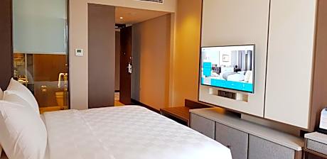 Deluxe - Queen Bed, Non-Smoking