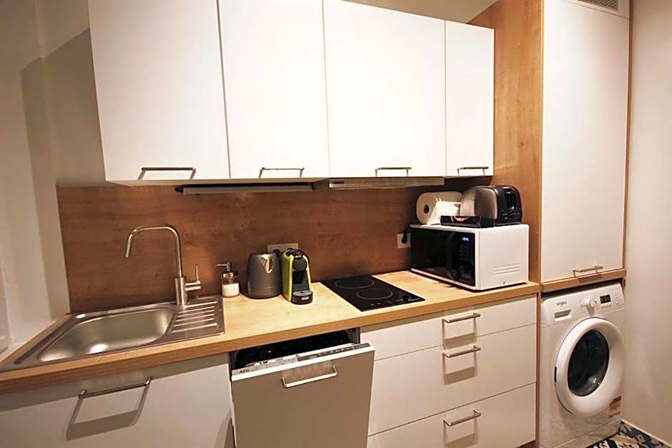Acacia Private Rooms & Studios
