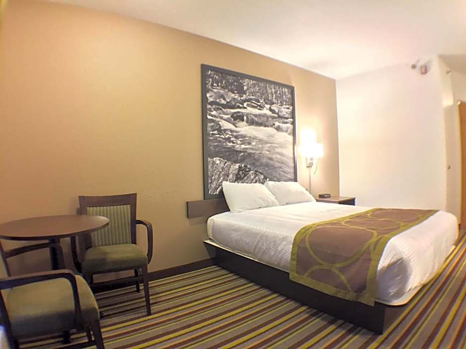 Super 8 by Wyndham Kenora