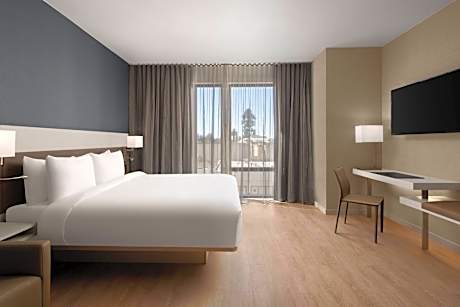 king with courtyard view, guest room, 1 king, courtyard view