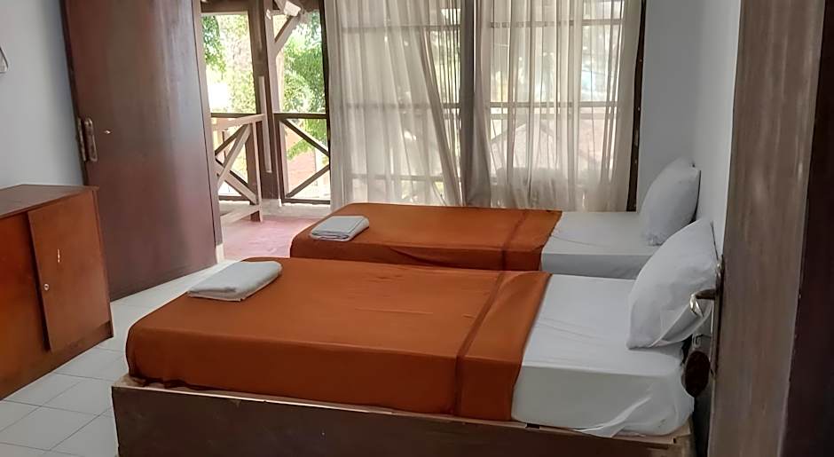 Pandu Lakeside Hotel Tuktuk