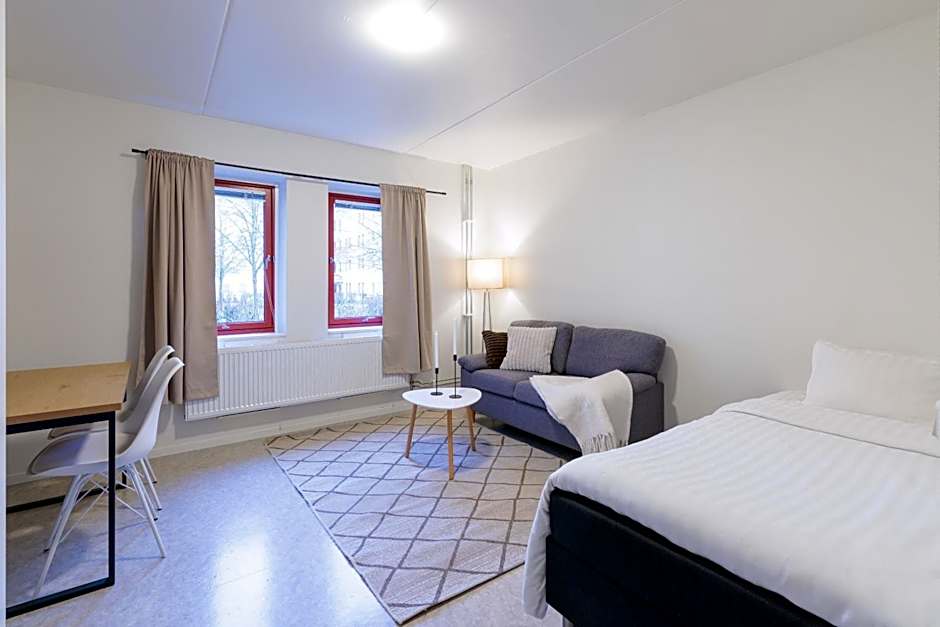 Easy Livin' Apartment Hotel