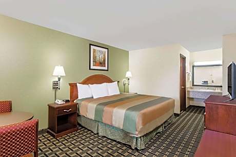 1 King Bed Non-Smoking