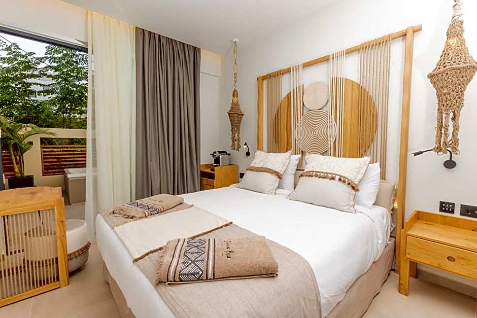 Cabana Blu Hotel & Suites