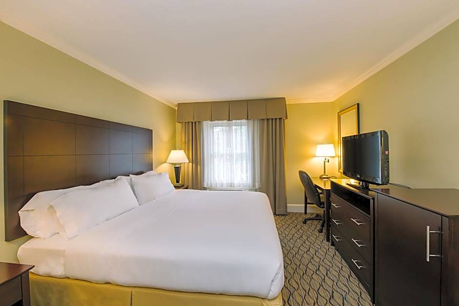 Holiday Inn Express and Suites Merrimack By IHG