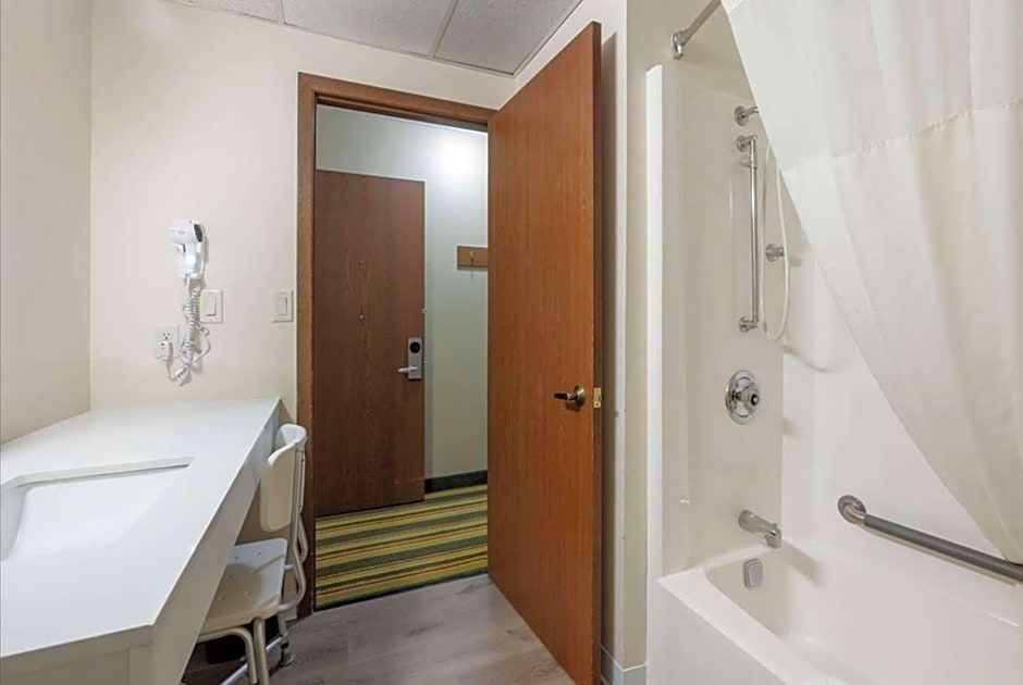 Super 8 by Wyndham Superior WI