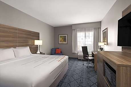 King Room with Bathtub with Grab Bars - Accessible/Non-Smoking