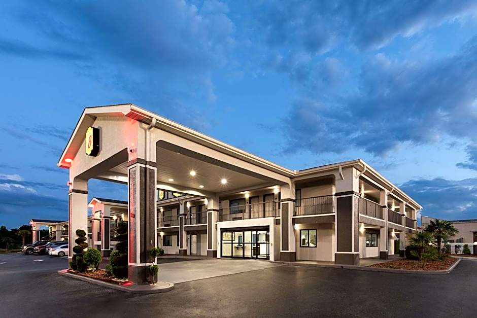 Super 8 by Wyndham Prattville Montgomery