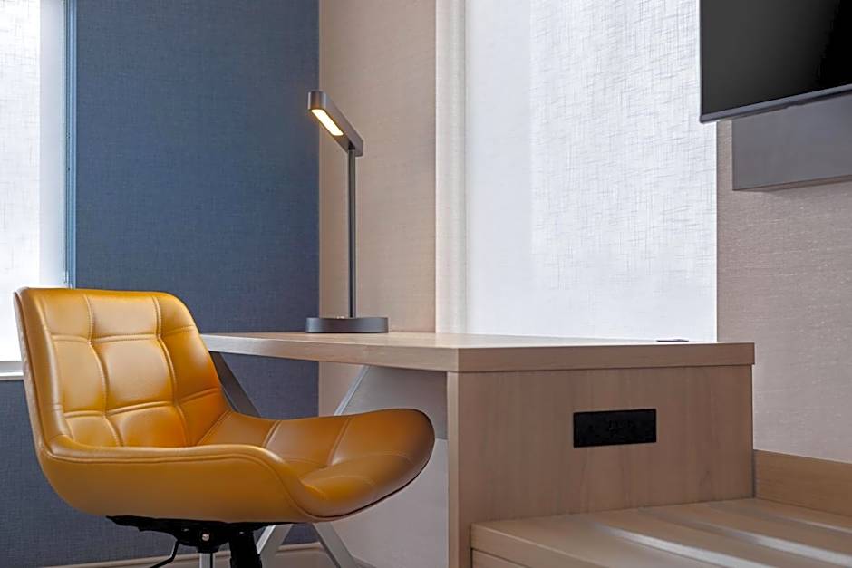 Holiday Inn Express And Suites St.Thomas. By IHG