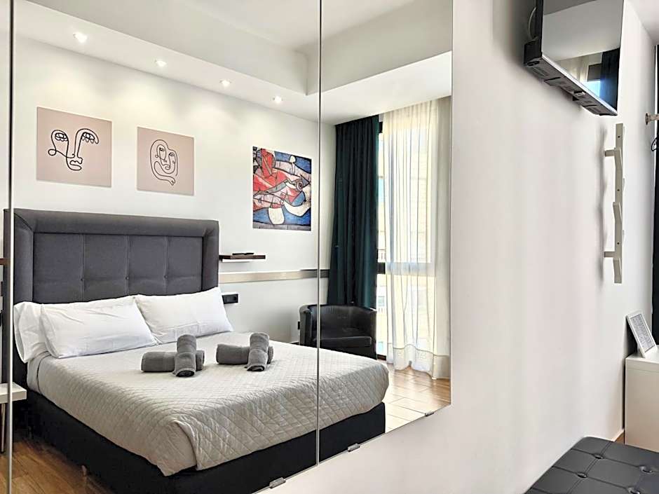 Ilustre - City-View Rooms with AC in Málaga's Old Town - Steps from Calle Larios and the Thyssen