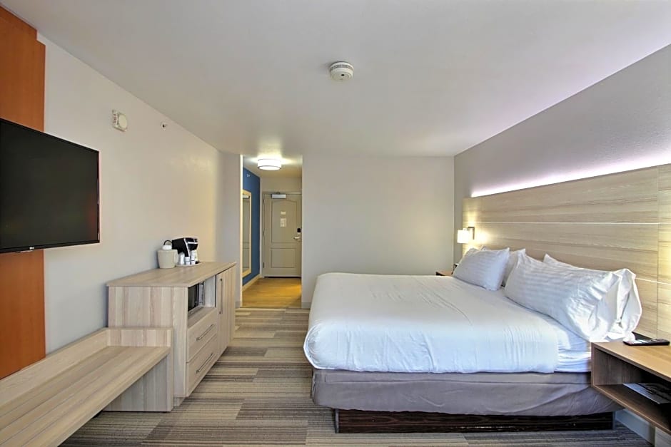 Holiday Inn Express Hotel & Suites Milwaukee Airport By IHG