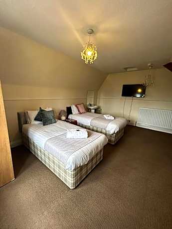 Standard Twin Room with Shared Bathroom