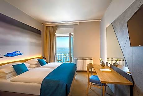 Standard Twin Room with Sea View