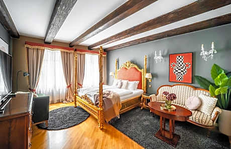Nosticova Heritage