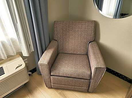 Queen Room - Mobility Access/Non-Smoking
