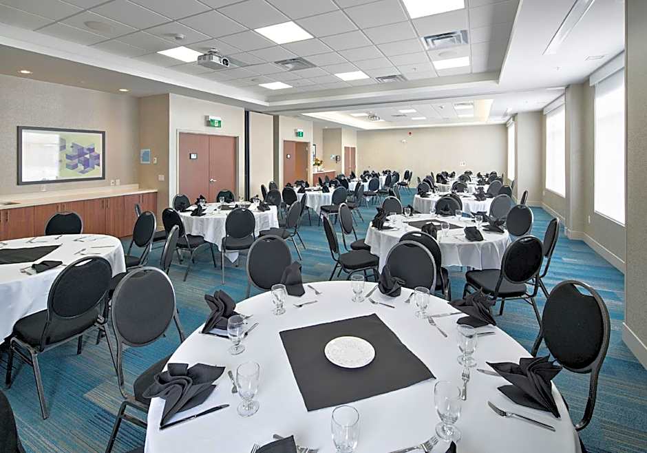 Holiday Inn Express Red Deer North By IHG