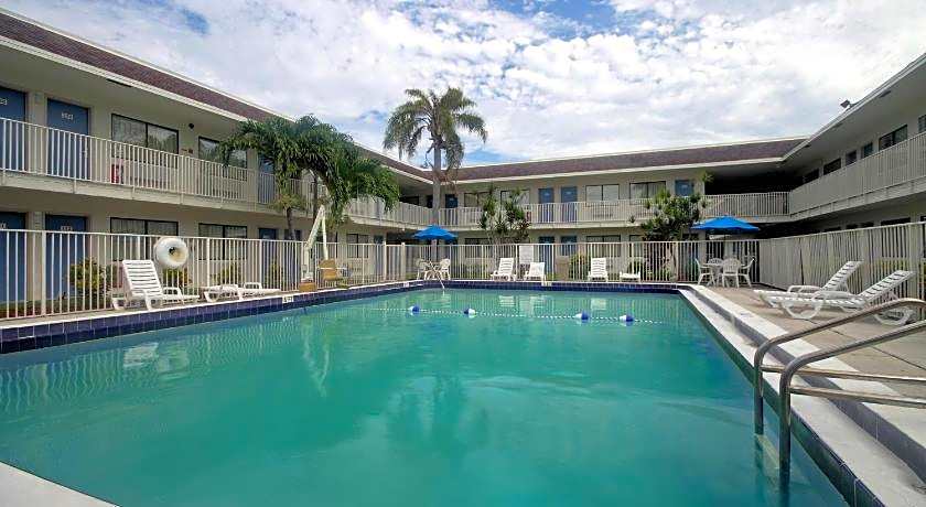 Motel 6 Dania Beach, FL