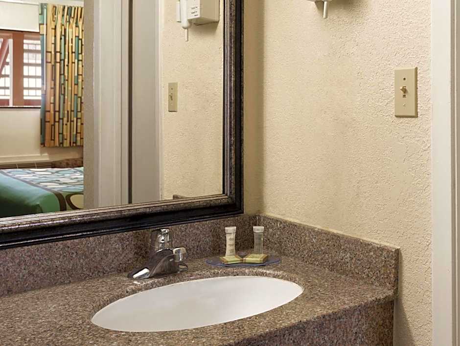 Super 8 by Wyndham Pleasanton