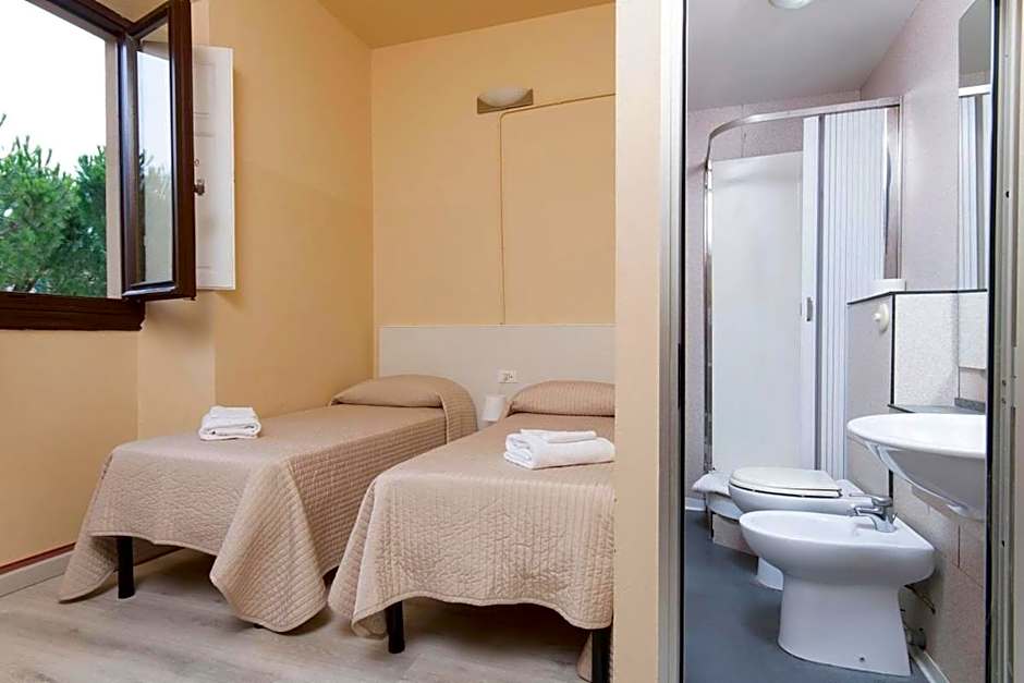 Hotel & Hostel 7