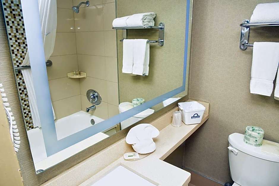 Days Inn by Wyndham Ottawa