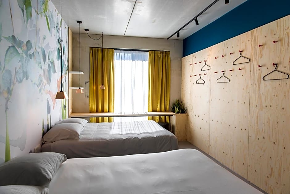 hotel Moloko -just a room- sleep&shower-digital key by SMS