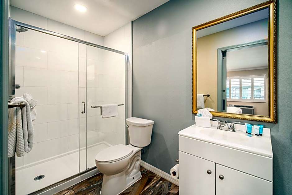 The Buena Park Hotel & Suites