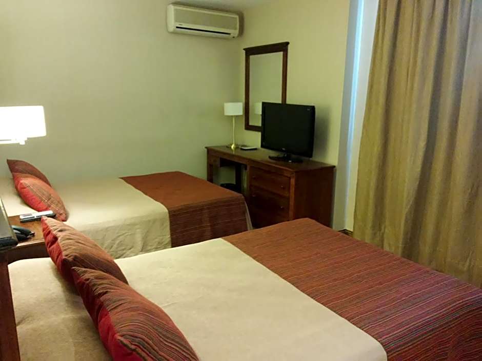 Howard Johnson by Wyndham San Pedro