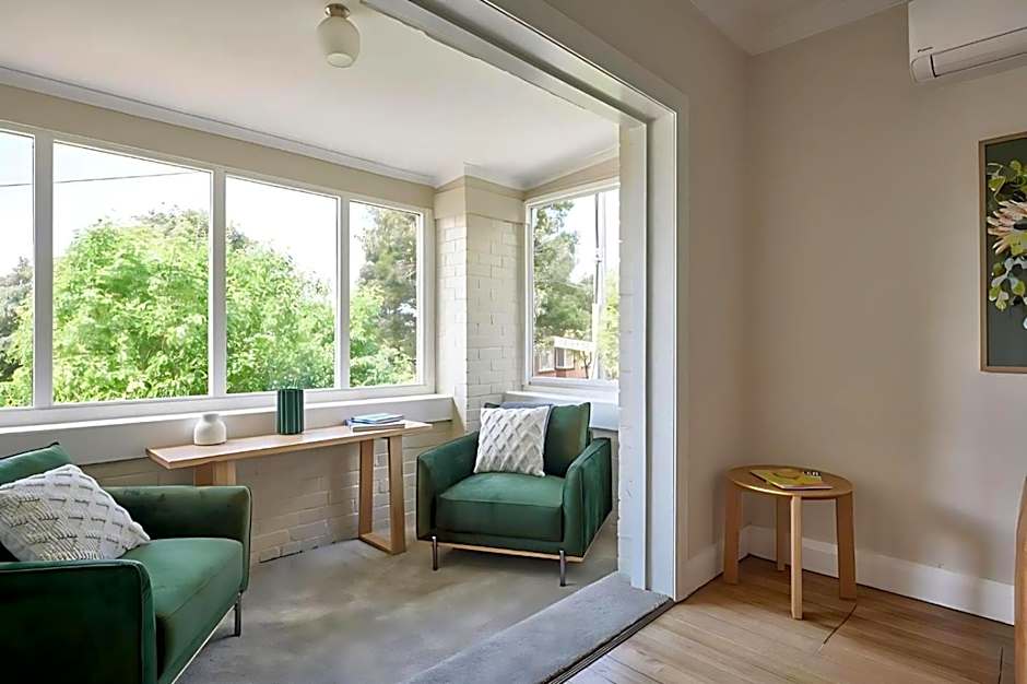 Comfort in Sandy Bay next to the Rivulet