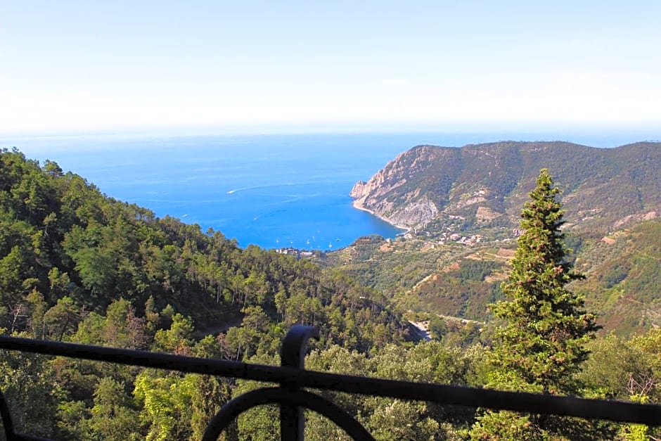 Santuario NS Soviore Cinque Terre