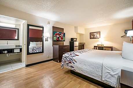 Deluxe King with Kitchenette Smoking