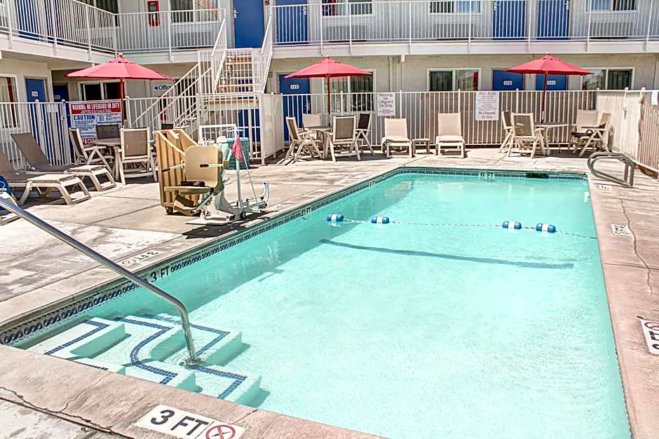 Motel 6-Lancaster, CA