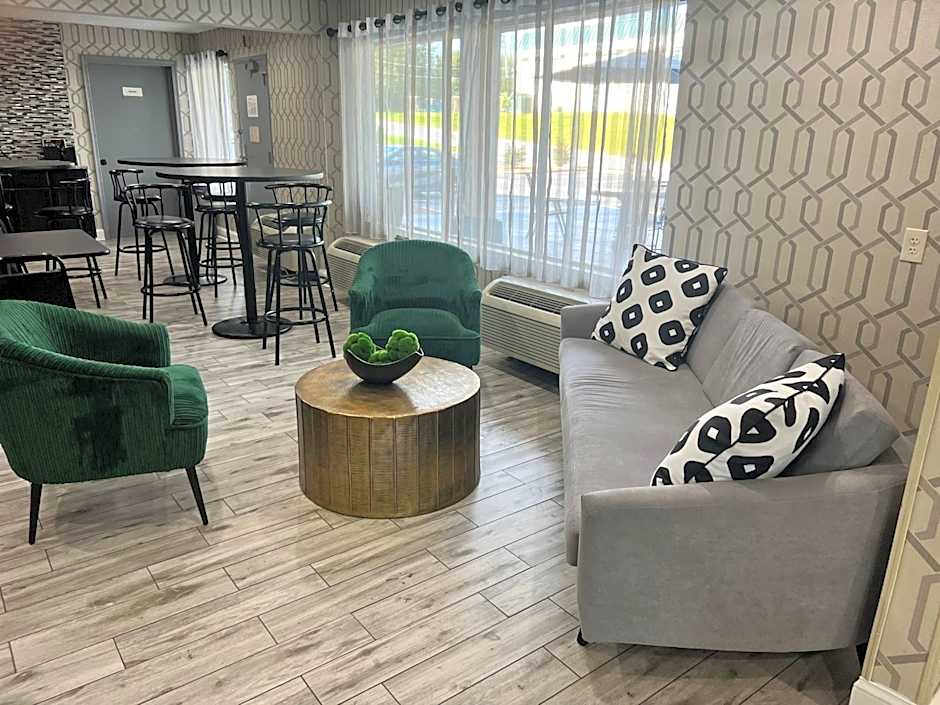 Clarion Pointe - Greensboro Coliseum Area