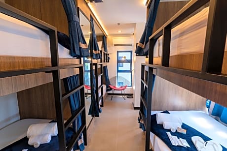 6 Mixed Dorm Bed with Shared Bathroom
