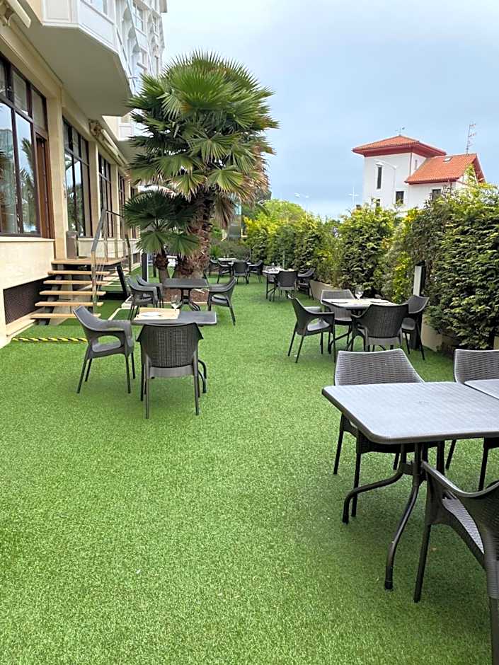 Las Rocas Playa Hotel