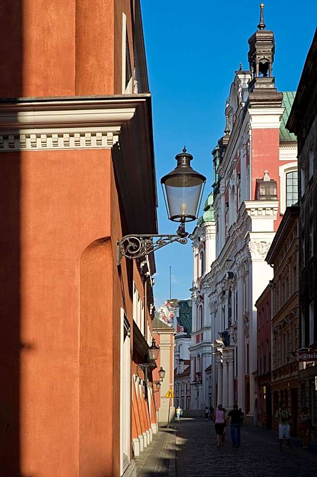 Palazzo Rosso Old Town