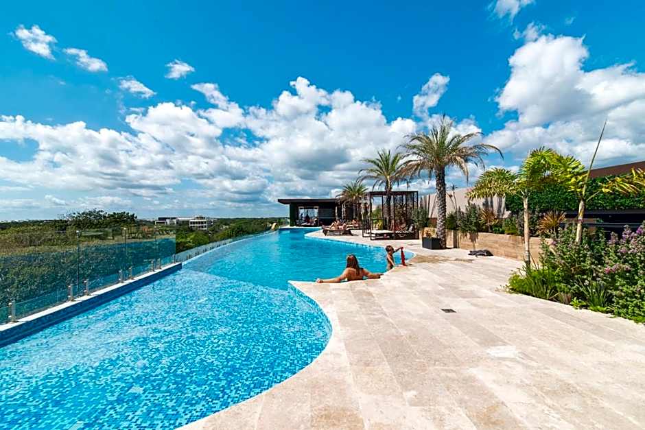 Serenity in the Sky - Studio with Rooftop and Plunge pool
