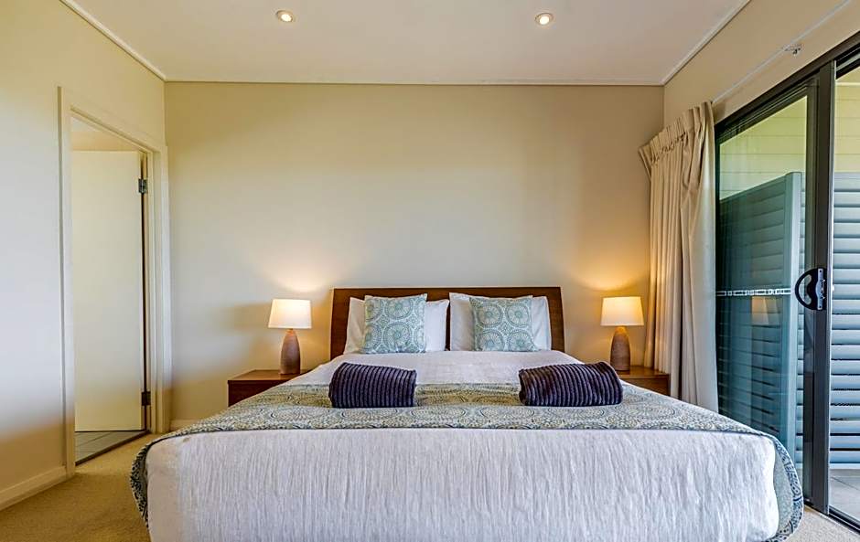 Loka Santi Penthouse 14 - Luxury Beachfront Escape with Sea View, Heated Pool, Steps from Main Beach