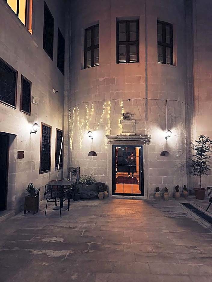 Four Mansions Hotel