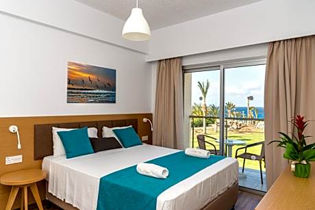 Superior One-Bedroom Apartment with Sea View