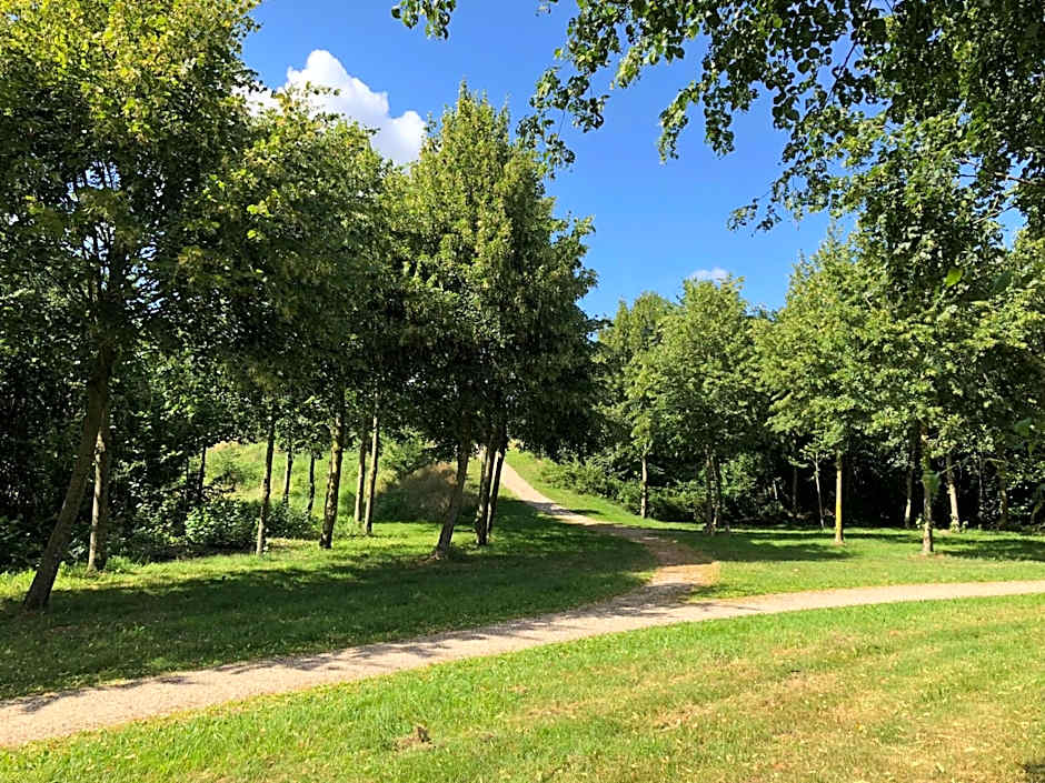 B&B nancy in holland met eigen badkamer , Jacuzzi niet inclusief , independent bathroom jacuzzi not included