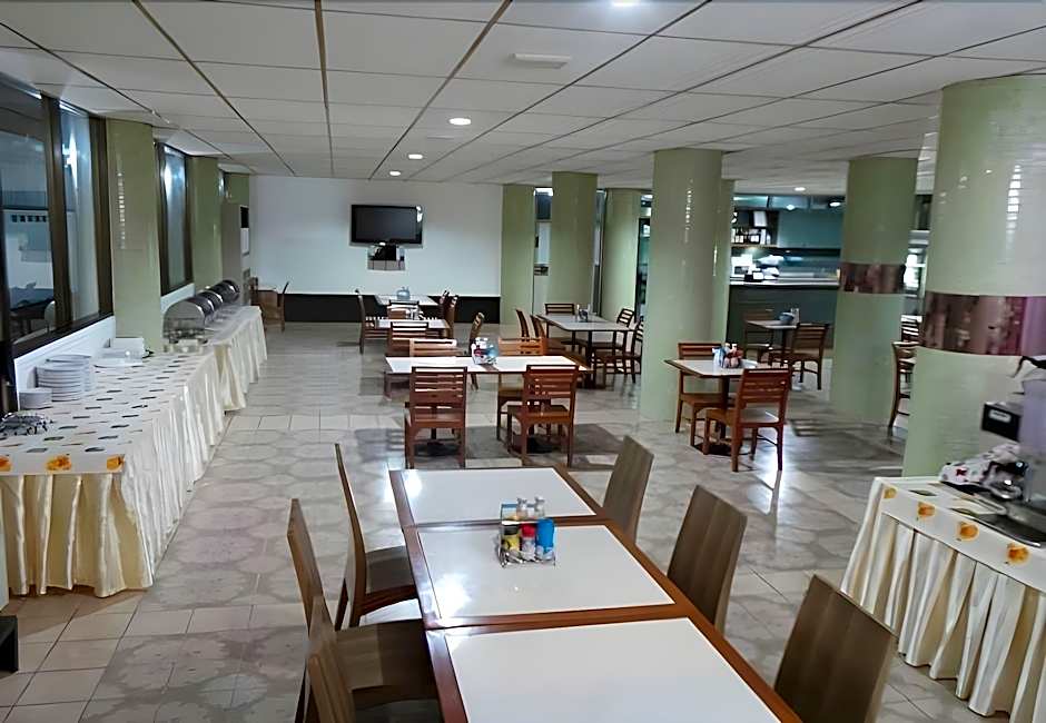 Crown Bts Nana Hotel