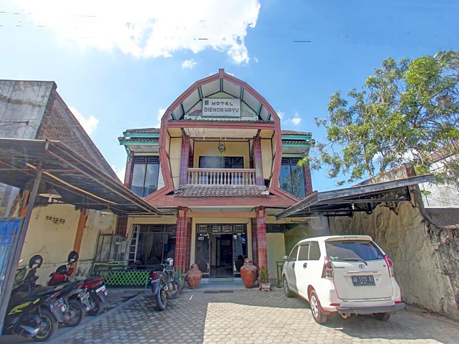 OYO 92849 Hotel Dienda Hayu