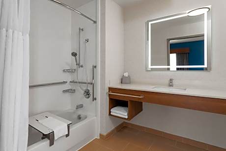 King Suite - Hearing Accessible/Non-Smoking