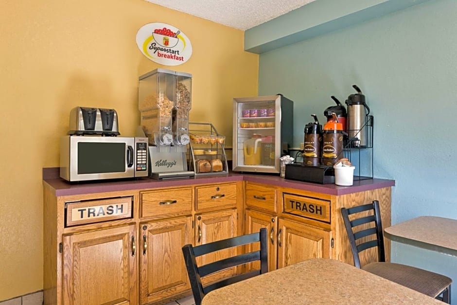 Super 8 by Wyndham Lexington Park/California Area