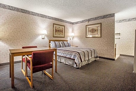 1 Queen Bed, Smoking