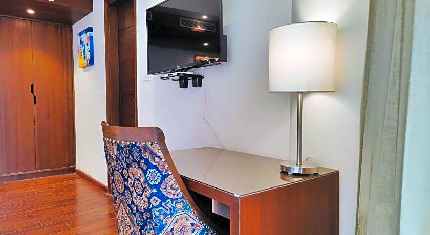 Royale Retreat Hotel And Spa Near Mall