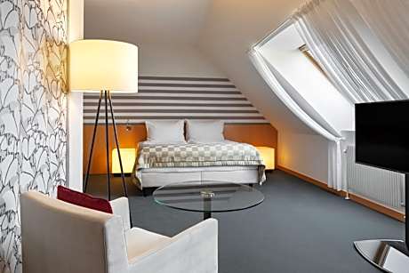 Premium King Room - Attic