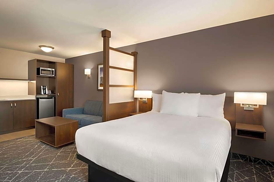 Microtel Inn & Suites by Wyndham Aurora