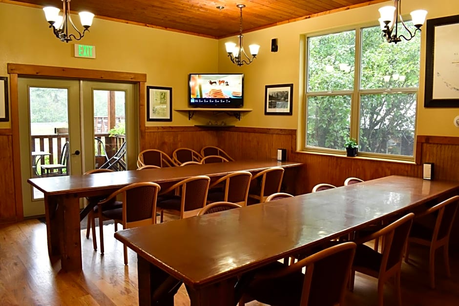 Exit Glacier Lodge